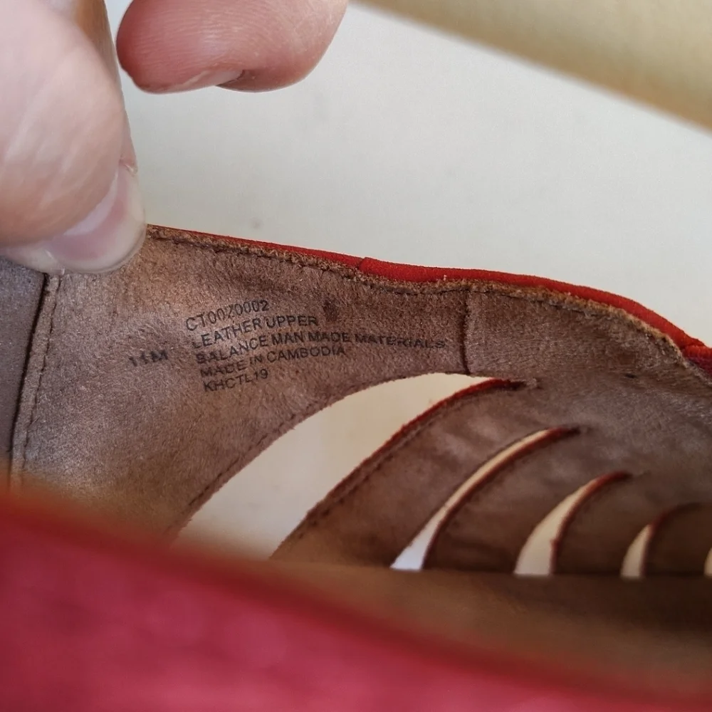 Comfortiva Pillowtop Red Leather Parker Sandals Women's Sz 11 -Travel Flats